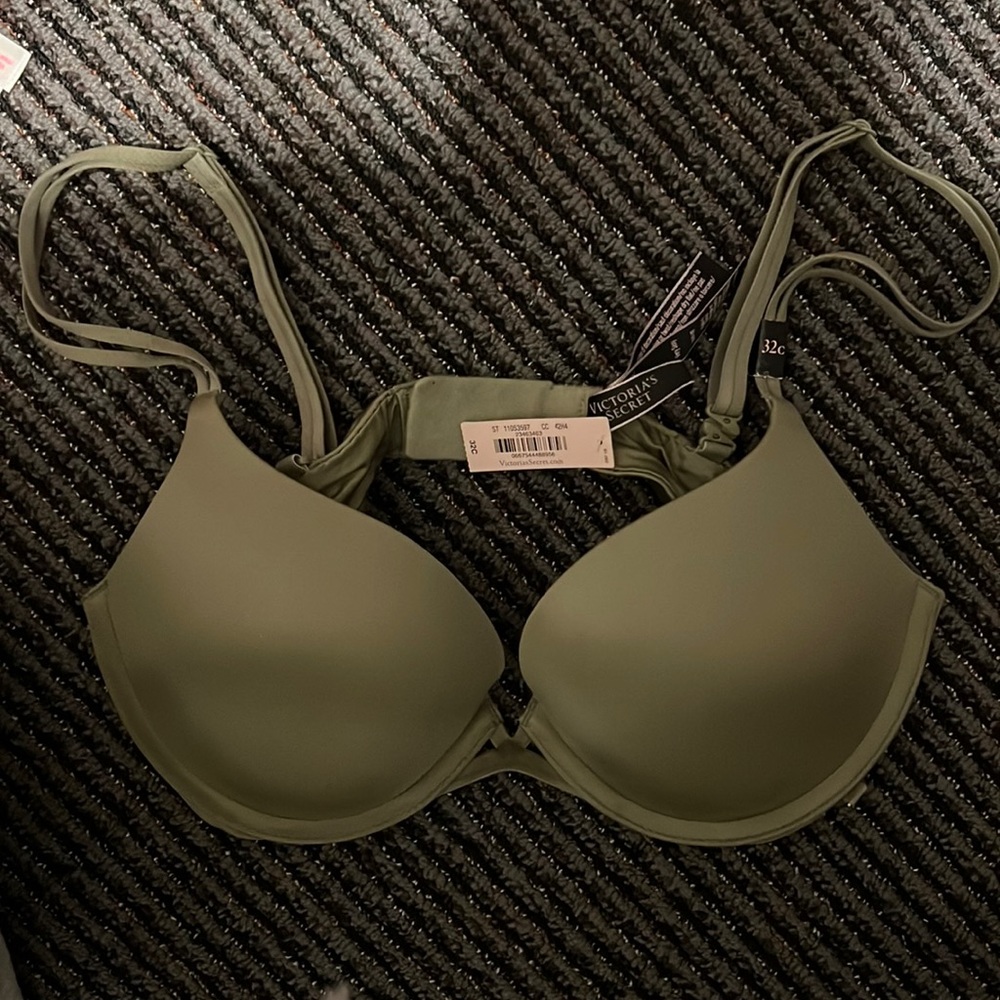 BNWT- Victoria’s Secret Very Sexy Bra - 32C